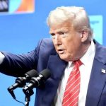 رفتار تهدیدآمیز ترامپ با یک خبرنگار: ساکت! / فیلم