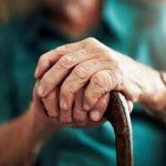 ۶۰ درصد زنان سالمند در ایران تنها زندگی می‌کنند