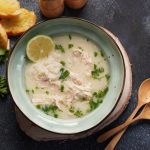 طرز تهیه سوپ آوگولمونو؛ سوپ لیمویی یونانی