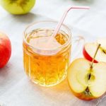 طرز تهیه آب سیب خانگی با آبمیوه گیری و بدون آن طرز تهیه آب سیب خانگی با آبمیوه گیری و بدون آن