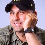 بازخوانی زیبای آهنگ نوستالژی « شب بود بیابان بود زمستان بود» توسط بازیگر مرد مشهور ایرانی در کنسرتش + فیلم