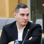 شمارش معکوس سقوط بورس آغاز شده‌ است / مکانیسم ماشه اقتصاد ایران را ۱۰ سال به عقب بازمی‌گرداند