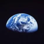 زمین در دهه‌های گذشته کم‌نورتر شده است