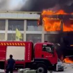 آتش‌سوزی هولناک در مجتمعی تجاری در بندر درگهان قشم‌ + فیلم – سلام نو