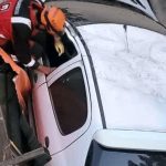 سقوط پژو ۲۰۶ در عمق ۳ متری گودبرداری در مشهد+ فیلم سقوط پژو ۲۰۶ در عمق ۳ متری گودبرداری در مشهد+ فیلم