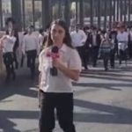 خبرنگار اسرائیلی به دلیل بیحجابی مورد حمله قرار گرفت! خبرنگار اسرائیلی به دلیل بیحجابی مورد حمله قرار گرفت!