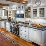 چطور آشپزخانهای به سبک مدیترانهای طراحی کنیم؟ ایدههای روشن و الهامبخش چطور آشپزخانهای به سبک مدیترانهای طراحی کنیم؟ ایدههای روشن و الهامبخش