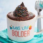 طرز تهیه کیک فنجانی شکلاتی؛ با فر و بدون فر (سریع و خوشمزه)