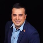 سبزی پاک کردن سپند امیر سلیمانی پشت ترافیک داخل ماشین + عکس جدید – سلام نو