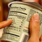 چطور برچسب مواد غذایی را بخوانیم؟ راهنمای مادران برای تغذیه سالم کودک