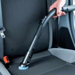 روش‌های حرفه‌ای برای تمیز کردن روکش صندلی ماشین؛ از پارچه تا چرم