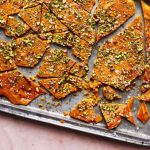 طرز تهیه سوهان گردویی برای عصرانه با چای