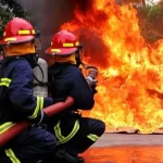 آتش سوزی در ساختمان متروکه‌ای در خیابان انقلاب