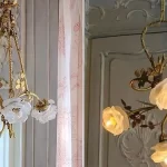 لوستر طرح گل؛ ۱۵ مدل خیره‌کننده برای دکوراسیون داخلی خانه مدرن و زیبا