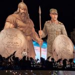 رونمایی از مجسمه «زانو زنندگان برابر ایران» در میدان انقلاب اسلامی – سلام نو