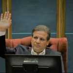 مالک بانک آینده فرش‌های حرم ائمه را خریده است / دفاع قشر مذهبی از انصاری!