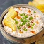 دیپ پیازچه خانگی؛ ترکیبی ساده و خوشمزه برای دورچین و پیش‌غذا