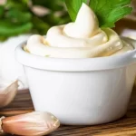 طرز تهیه سس مایونز خانگی رژیمی؛ با تخم مرغ و بدون تخم مرغ