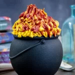 کیک دیگچه‌ای ترولی هاگوارتز؛ دسر جادویی دنیای هری پاتر