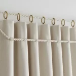 چطور پرده را بدون چوب پرده نصب کنیم؟ 7 روش‌ ساده و خلاقانه